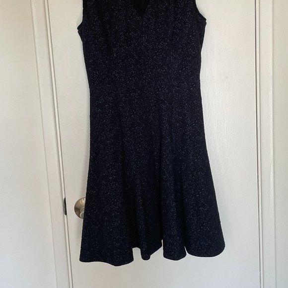 Like New Rebecca Taylor Blue and Black Textured V Neck Knee Length Dress Size 6 - Picture 2 of 7